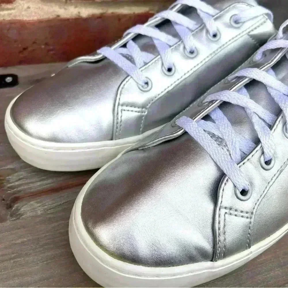 GAP Silver Metallic Low‎ Top Sneakers Shoes Casual Lace Up Fashion Court US 8